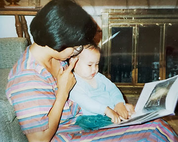 Linda Sue reading to her daughter